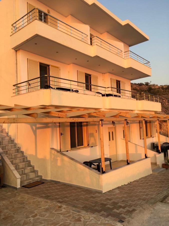 Bluemoon Suites Sarandë エクステリア 写真
