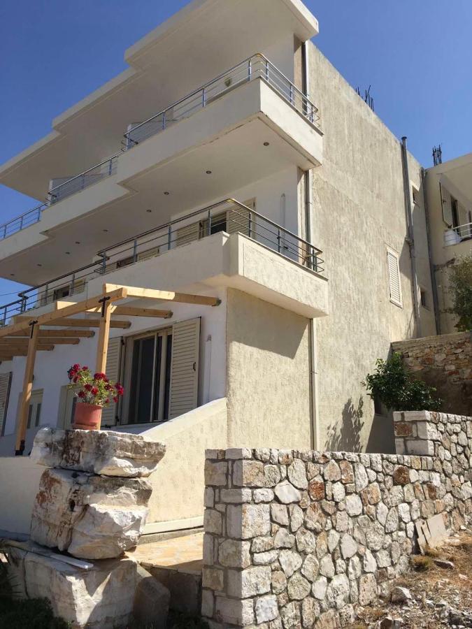 Bluemoon Suites Sarandë エクステリア 写真