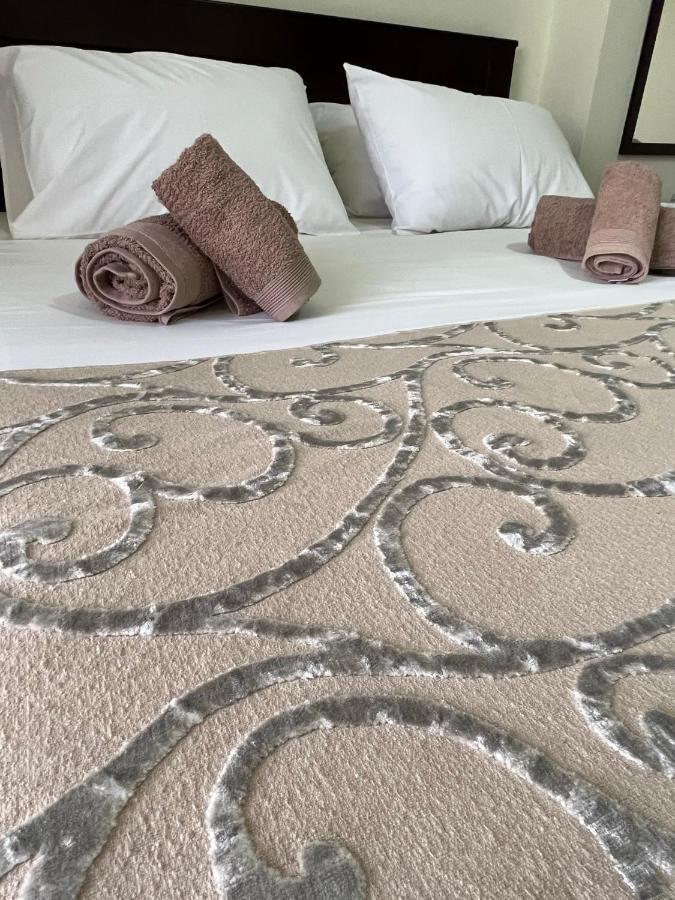 Bluemoon Suites Sarandë エクステリア 写真