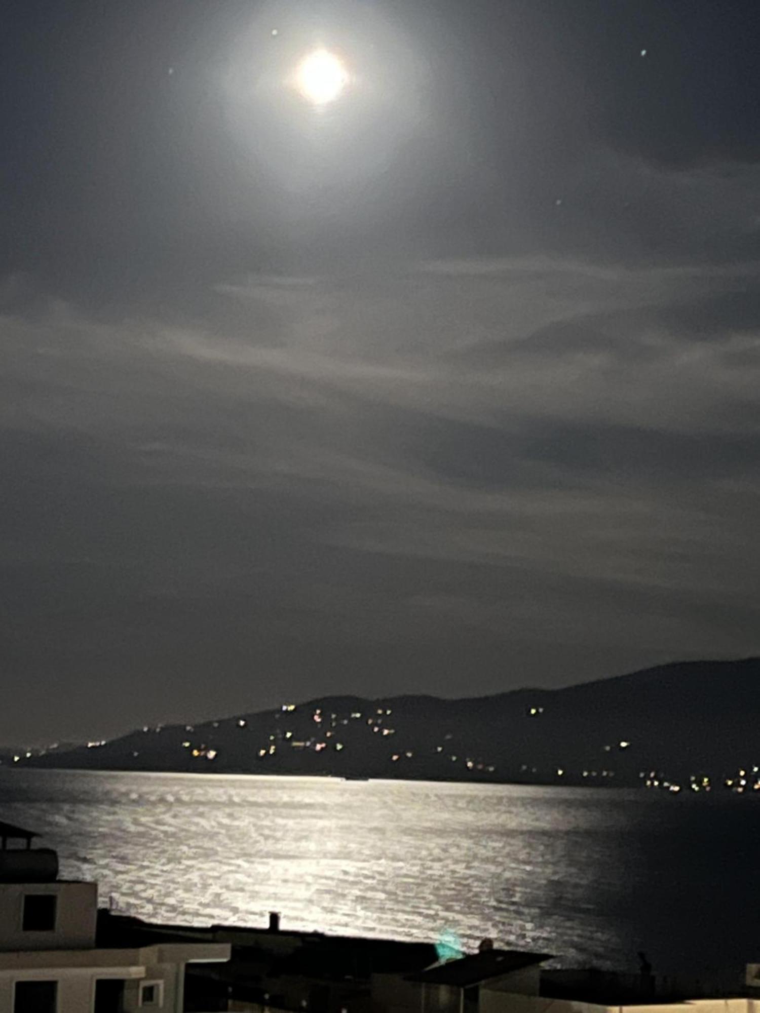 Bluemoon Suites Sarandë エクステリア 写真