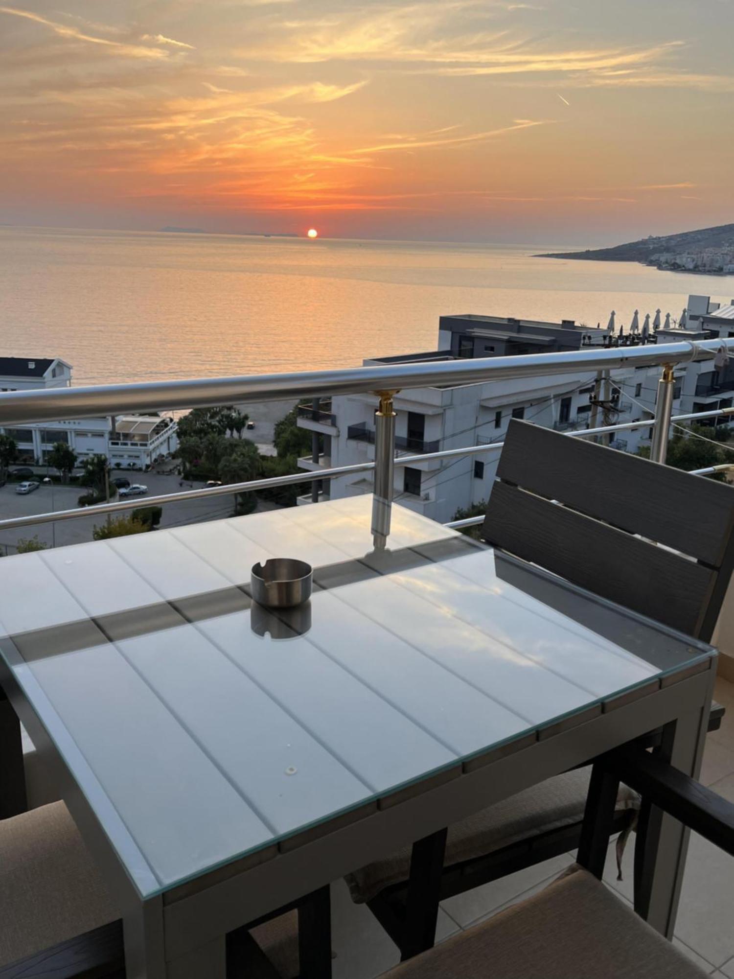 Bluemoon Suites Sarandë エクステリア 写真