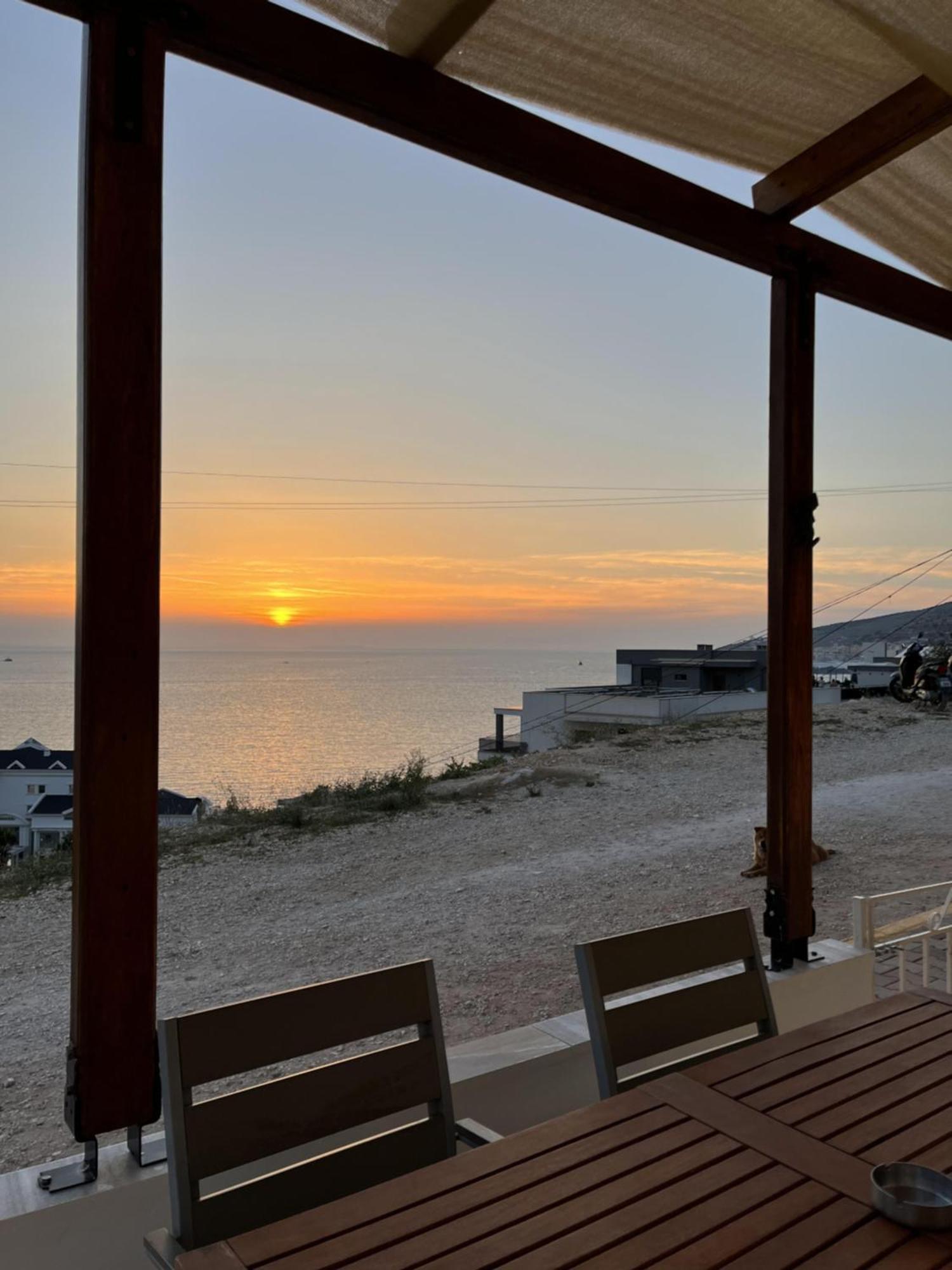 Bluemoon Suites Sarandë エクステリア 写真