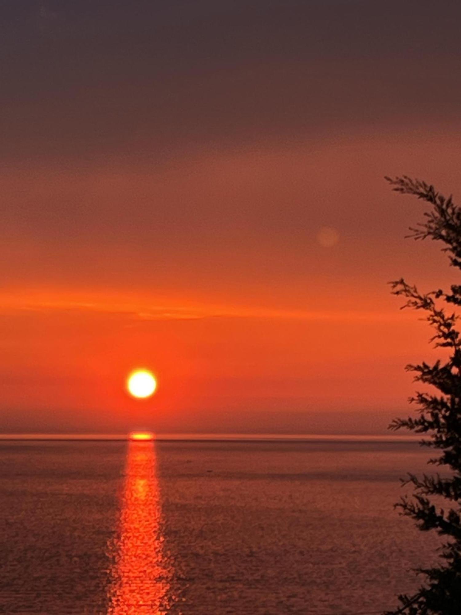 Bluemoon Suites Sarandë エクステリア 写真