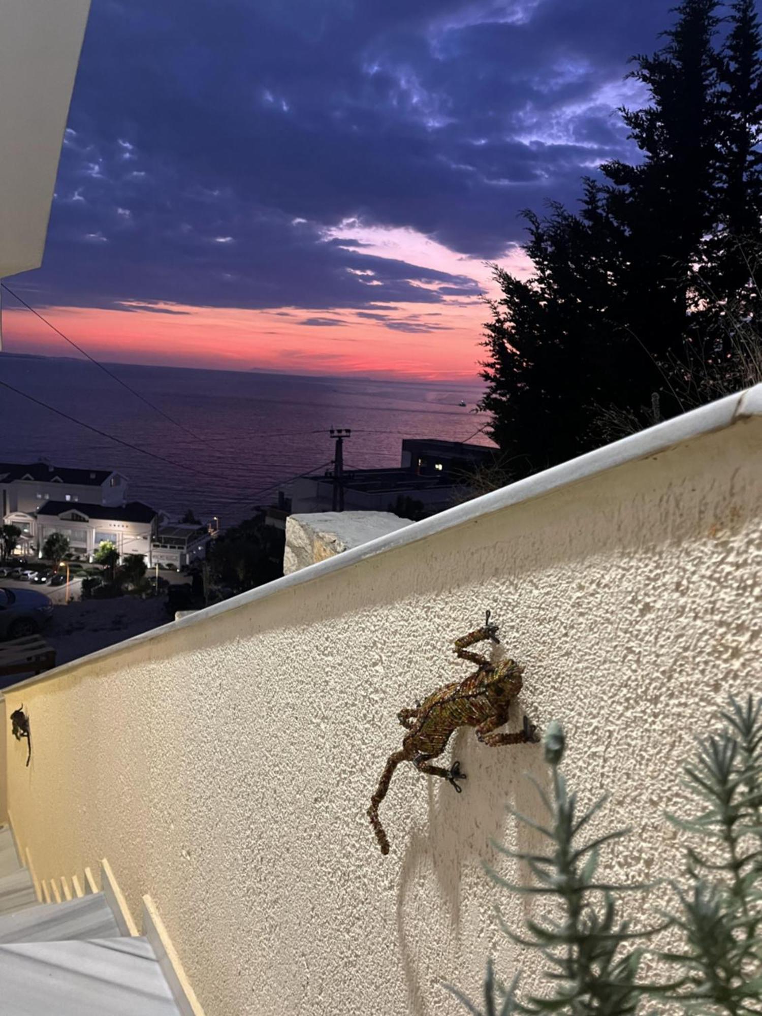Bluemoon Suites Sarandë エクステリア 写真