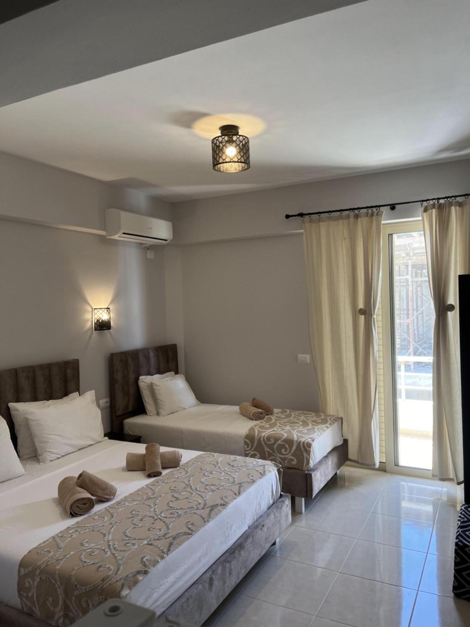 Bluemoon Suites Sarandë エクステリア 写真