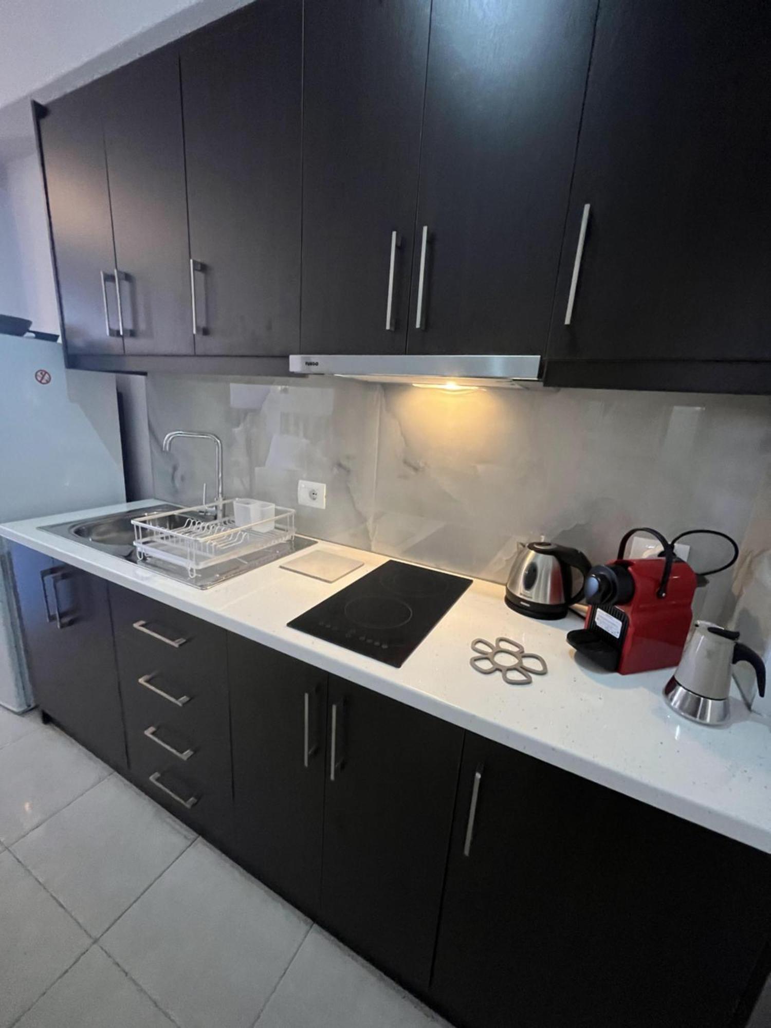 Bluemoon Suites Sarandë エクステリア 写真