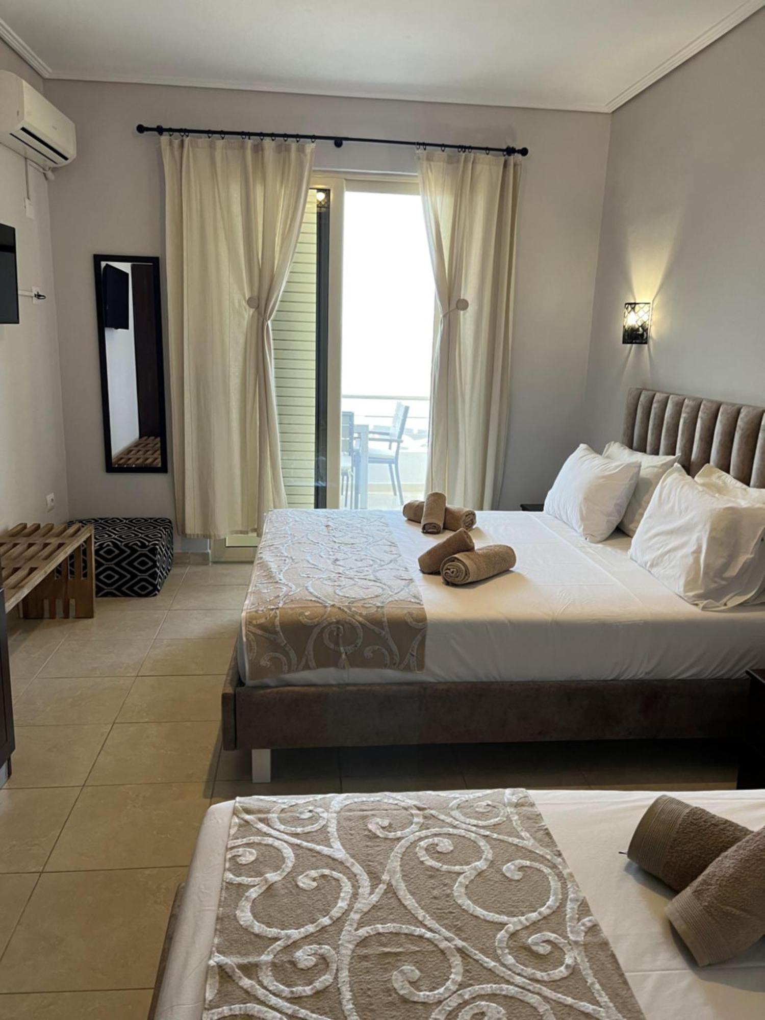 Bluemoon Suites Sarandë エクステリア 写真