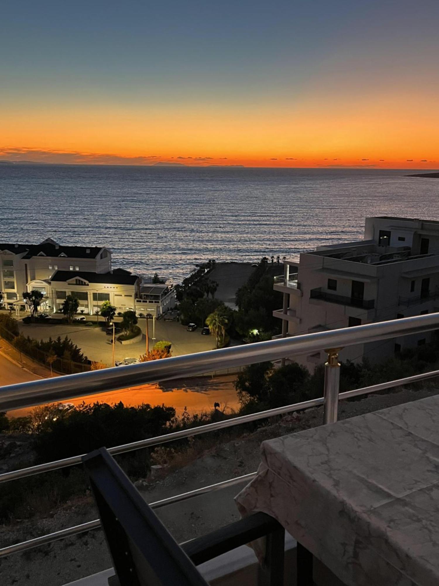 Bluemoon Suites Sarandë エクステリア 写真