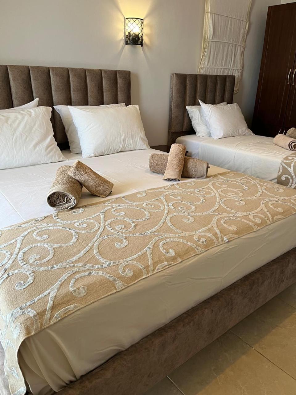 Bluemoon Suites Sarandë エクステリア 写真