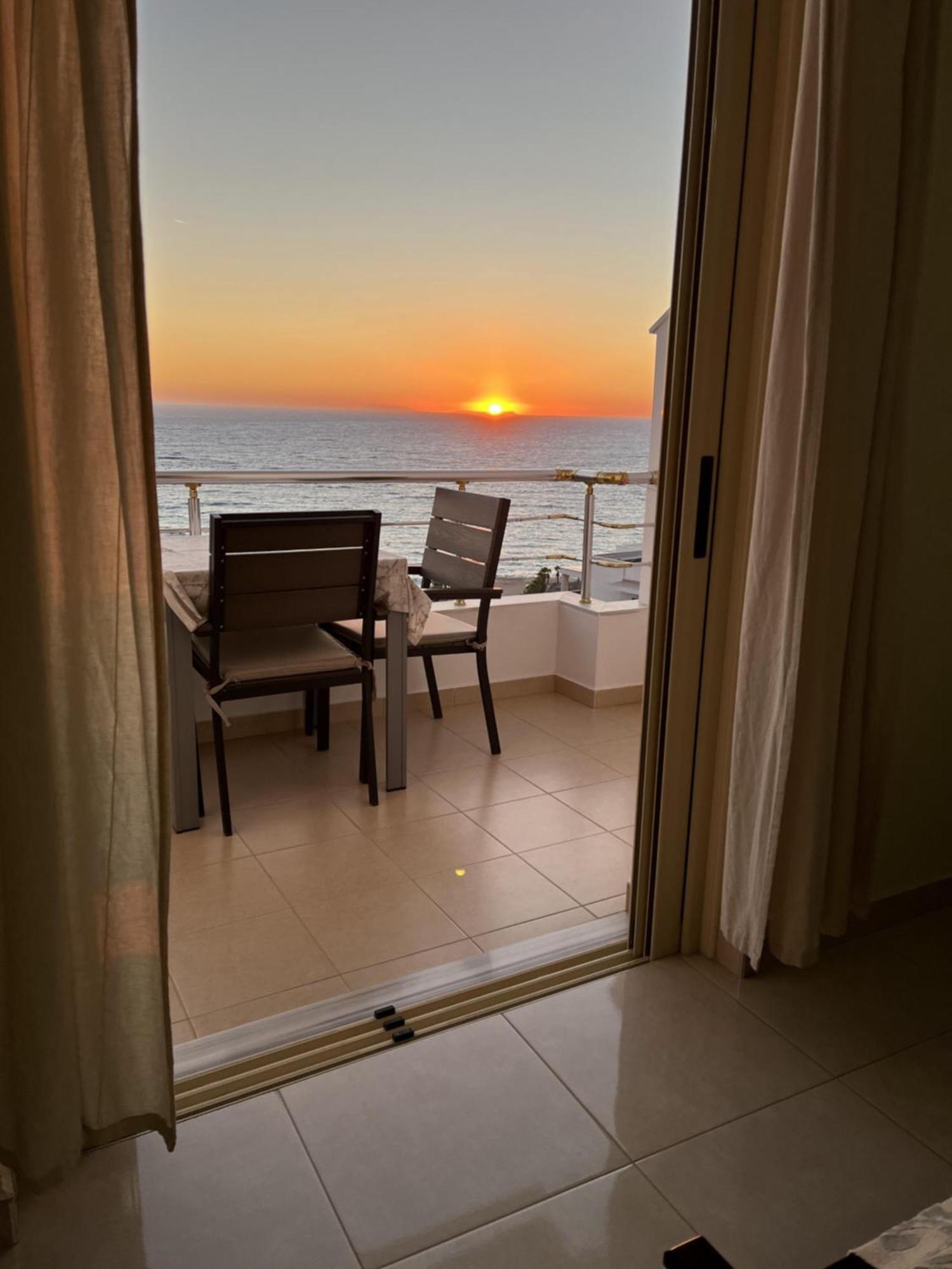 Bluemoon Suites Sarandë エクステリア 写真