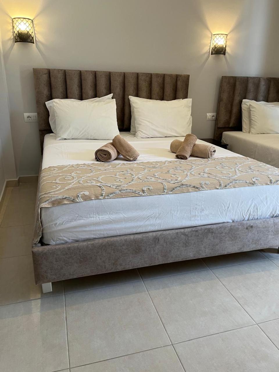 Bluemoon Suites Sarandë エクステリア 写真